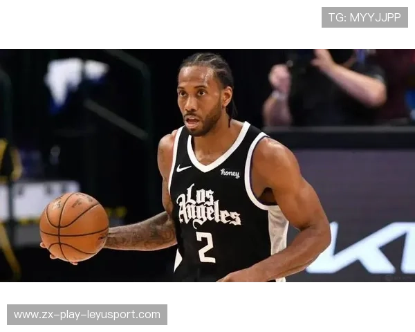 伦纳德中路爆扣得手，快船将胜利带回城中