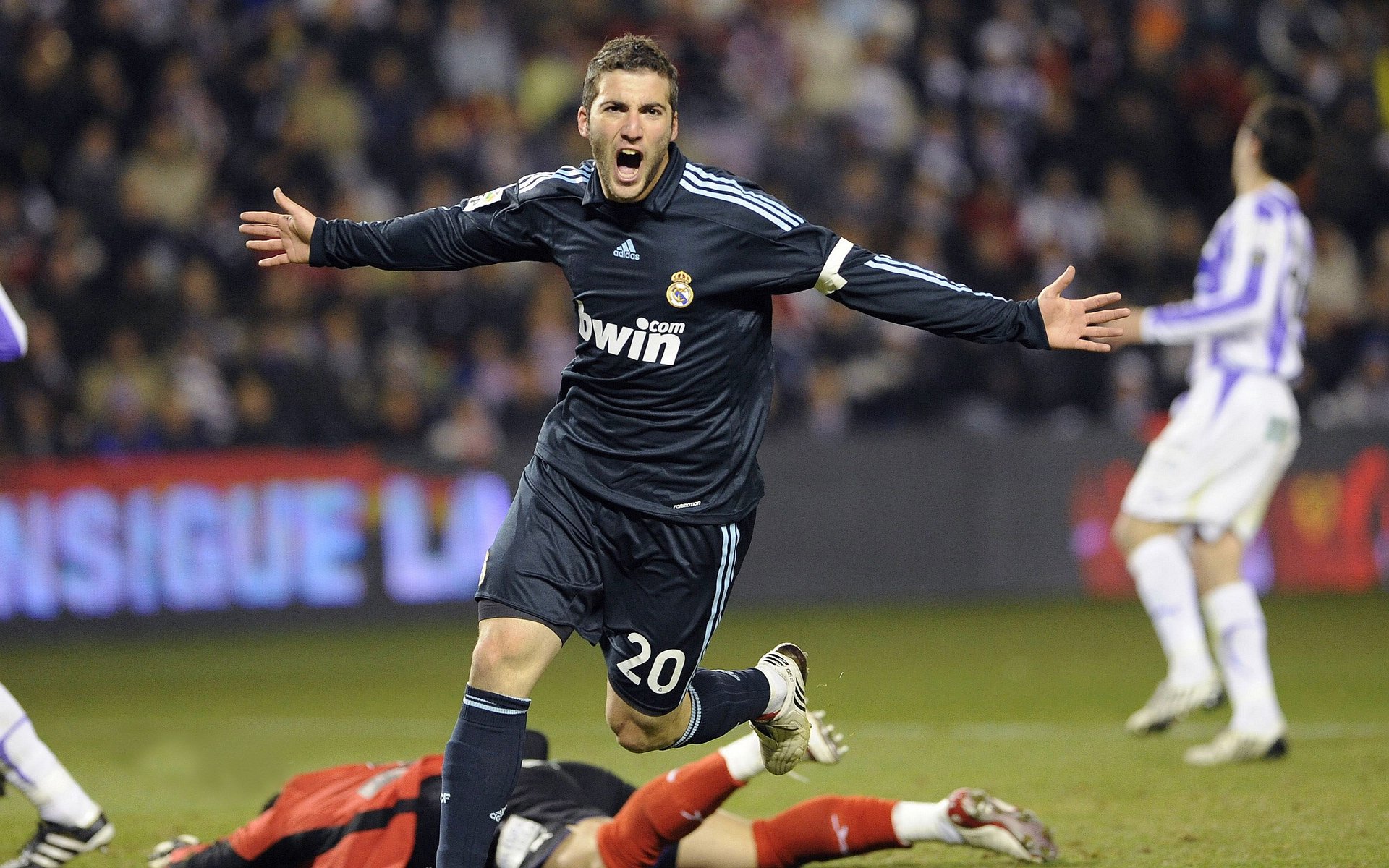 -2025我爱足球鄂尔多斯市业余足球联赛盛大开幕，激情燃烧绿茵场